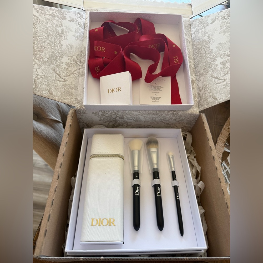 Dior Makeup Brush Set with Case and full unboxing experience - Picture 2 of 7